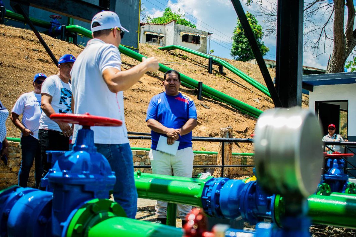HectoRodriguez's tweet image. En el municipio Cristóbal Rojas entregamos rehabilitada la estación de bombeo Brisas Nuevas, garantizando el servicio de agua potable a más de 12.000 habitantes. También dotamos con nuevos cilindros de gas a 200 familias de Charallave que hicieron su solicitud a través de la…