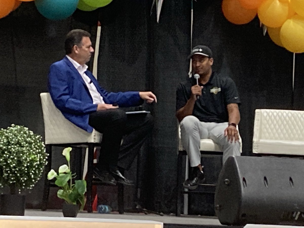 Bradley Marquez talks to ecisd Superindendent Scott muri Tuesday at convocation