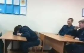 MarinoPatxi's tweet photo. Nunca escucharás a un Bombero comprometido decir esta frase: "Me pagan lo mismo por trabajar que por estar en el parque"

¿Cuáles son las cualidades de un Bombero "Interesado"?

⚠️De vez en cuando, llega tarde al trabajo.
⚠️Evite el entrenamiento y las prácticas.
⚠️Bomberos es solo un trabajo, no una carrera. 
⚠️Sólo sabe lo que aprendió cuando entró en servicio, no se actualizó.
⚠️Generalmente es egocéntrico y no está motivado.
⚠️Le encanta el sofá y la cama.
⚠️Te da una buena charla para que veas que gran bombero es.
⚠️No inspira a nadie, pero sobre todo desanima a los demás a hacer cosas.
⚠️Tus derechos empiezan cuando acaban los suyos, el mundo gira a su alrededor.
⚠️Siempre toma el camino fácil, sin disciplina. Evita hacer el trabajo difícil.
⚠️Critica fácilmente a los bomberos que hacen cosas.

¿Conoces algún perfil así? Los hay, en todos, absolutamente en todas las profesiones hay "personajes" así.

Ahora bien, ¿Cuáles son las características del bombero comprometido?

❤️Siempre va temprano para al trabajo.
❤️Ama su trabajo.
❤️Está ansioso por aprender.
❤️Hace los trabajos y tareas más difíciles.
❤️Es un vencedor.
❤️Siempre ayuda a los demás a crecer y prosperar.
❤️No permite que el fracaso lo detenga. 

La pregunta es, ¿en qué categoría quieres estar?