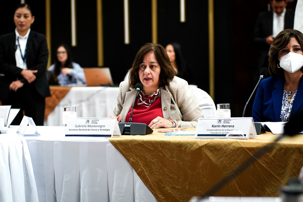 senacytgt's tweet photo. Comprometidos con el desarrollo de la ciencia en beneficio de la población, @KarinHerreraVP, vicepresidenta de la República, lideró la segunda reunión ordinaria de 2024 del Consejo Nacional de Ciencia y Tecnología (#Concyt).
#GuatemalaSaleAdelante https://t.co/QHBBbU7PHL