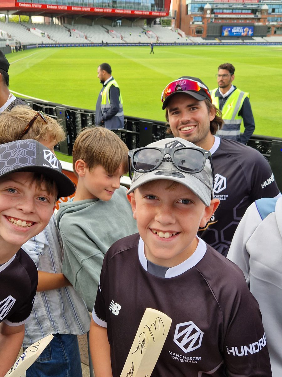 ekcricket's tweet photo. Great day for our juniors today at @lancscricket to watch the Manchester Originals playing the Oval Invicibles in the @thehundred. Our third annual trip after Edgbaston in 2022 and Trent Bridge in 2023. The kids had a great time and saw some fantastic cricket 🏏 https://t.co/CghZxyOlCQ