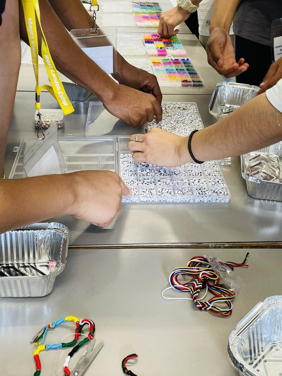 Springboard_YA's tweet image. Bead therapy! 📿📿📿