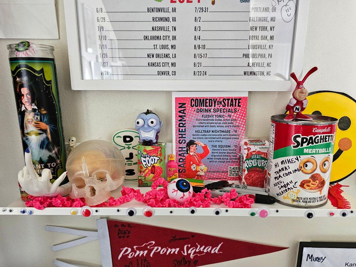 thecartoonghost's tweet photo. Attended four Sarah Squirm live shows this year.  Unsure if that is way too many or not enough.  All four were 13 outta 10 shows.
Annnd this is my current Sarah wall section thing!
@SarahSquirm https://t.co/Zrsx6o8SV1