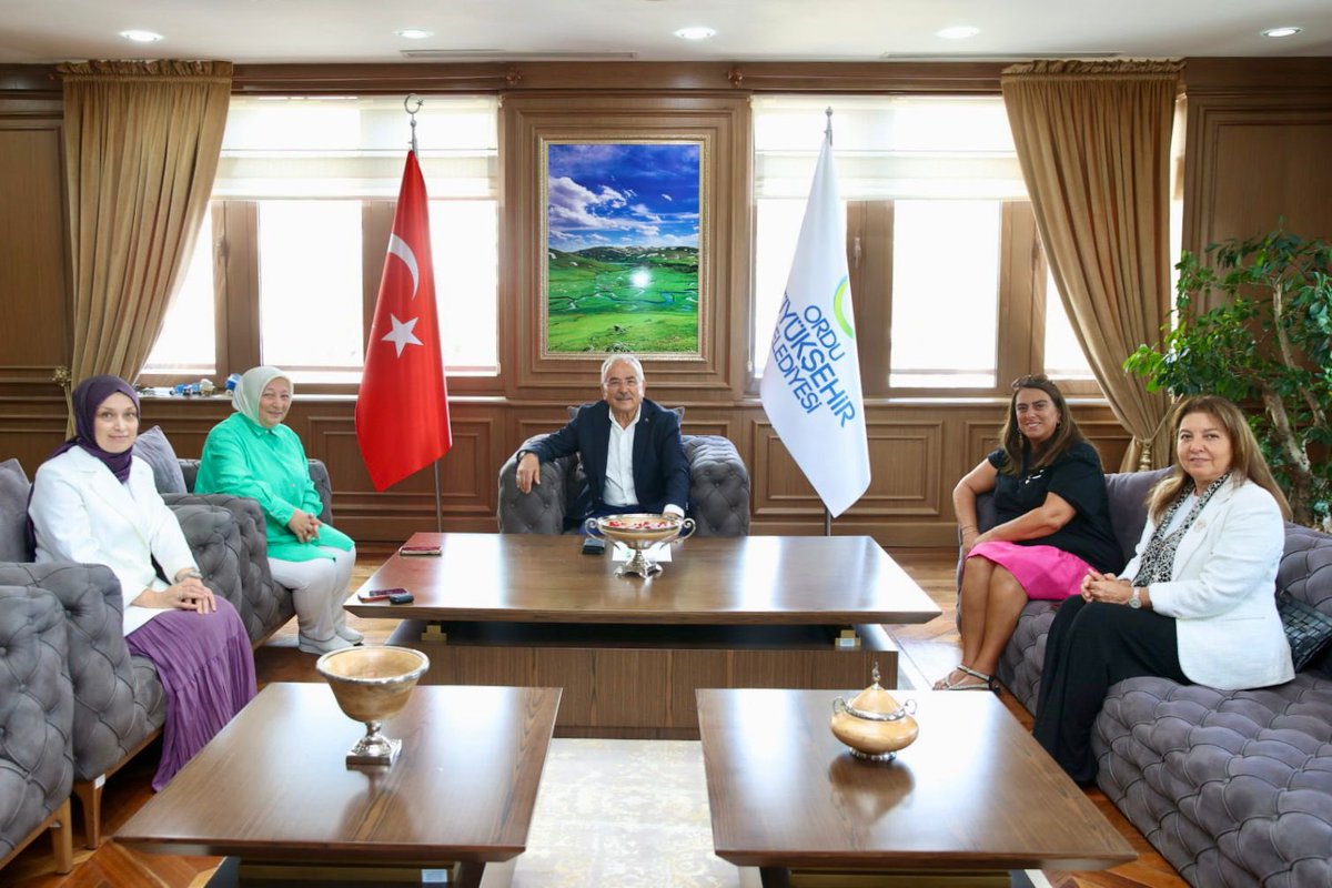 ayşegül baysal (@aysglbysall) on Twitter photo Ordu Büyükşehir Belediye Başkanımız Sn. Dr. Mehmet Hilmi Güler’i İl Kadın Kolları yönetim kurulu üyelerimiz ile birlikte ziyaret ettik.
Nazik kabulleri ve samimi sohbetleri için Başkanımıza teşekkür ediyorum.
<a href="/aysekesir/">Ayşe Keşir 🇹🇷🇹🇷🇹🇷</a>
<a href="/Emine_Gozgec16/">Av. Emine Yavuz Gözgeç</a>
<a href="/ElifYesimAraz1/">Elif Yesim Çağlar 🇹🇷🇹🇷🇹🇷</a>
<a href="/munirayvaci/">Münira Ayvacı 🇹🇷❤️🇵🇸</a> Ordu Büyükşehir Belediye Başkanımız Sn. Dr. Mehmet Hilmi Güler’i İl Kadın Kolları yönetim kurulu üyelerimiz ile birlikte ziyaret ettik.
Nazik kabulleri ve samimi sohbetleri için Başkanımıza teşekkür ediyorum.
<a href="/aysekesir/">Ayşe Keşir 🇹🇷🇹🇷🇹🇷</a>
<a href="/Emine_Gozgec16/">Av. Emine Yavuz Gözgeç</a>
<a href="/ElifYesimAraz1/">Elif Yesim Çağlar 🇹🇷🇹🇷🇹🇷</a>
<a href="/munirayvaci/">Münira Ayvacı 🇹🇷❤️🇵🇸</a>