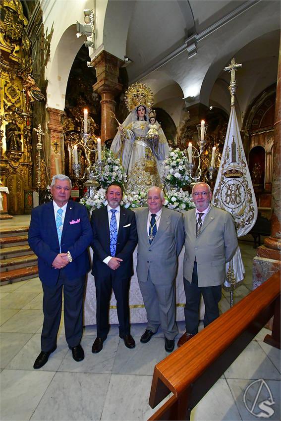 Mi gratitud a la querida <a href="/HdadNieves/">Hdad. de las Nieves de Sevilla</a> por todo el cariño recibido y  permitirme junto a esta gran familia que la conforman, vivir unos días que marcarán historia en la Hermandad. Gracias Hermanos!
#NievesSevilla #Glorias2024 
📷 F.j.Montiel.