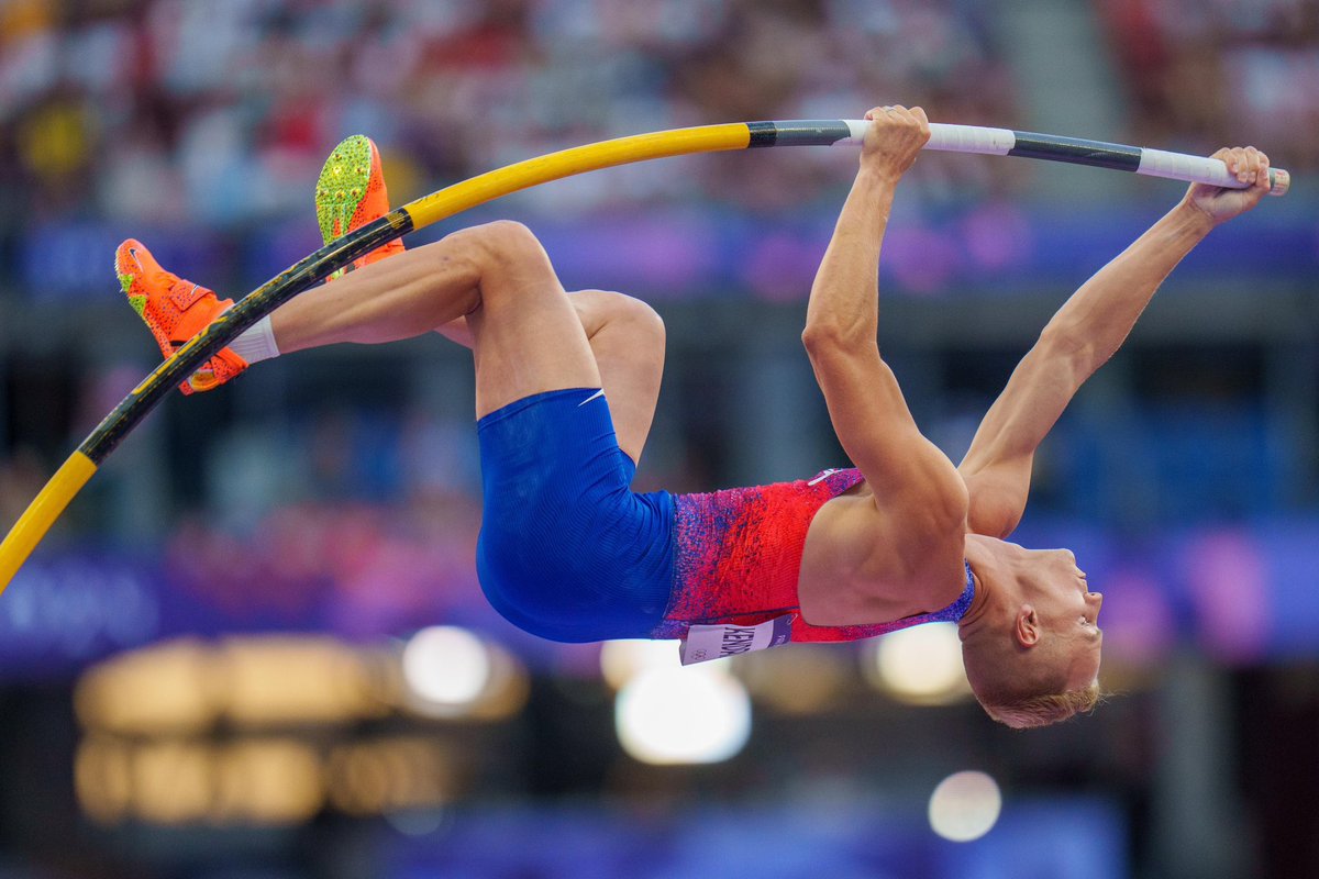 And he got it done. Proud of our brother, <a href="/samkendricks/">Sam Kendricks</a>, for taking home the silver medal in Olympic Pole Vault 🥈 THAT is how you take ATO to new heights 🇺🇸