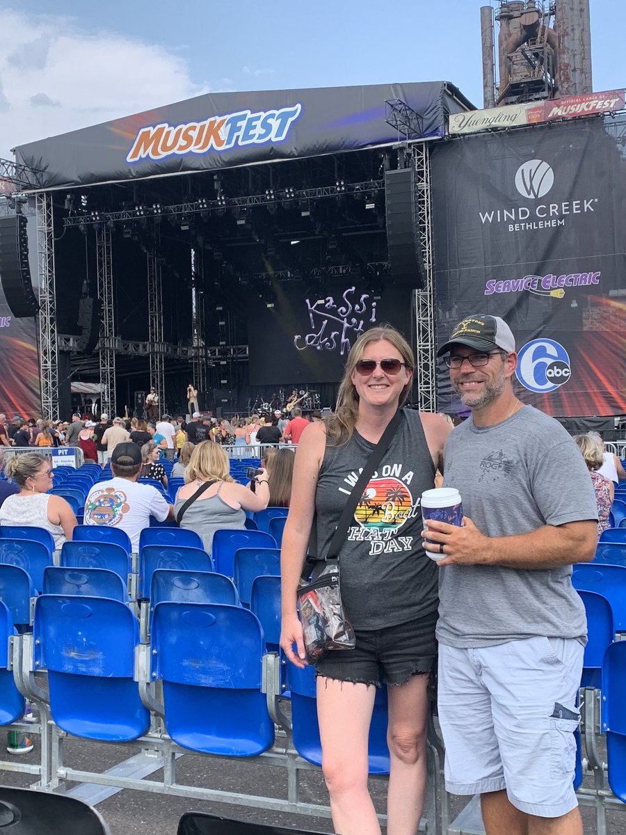 krm188's tweet photo. @OldDominion ….so disappointed we didn’t get more of the show tonight due to the weather. Would love to come back to see you again!! We paid a lot of 💴 for the tickets and the teenagers never got to see you live before….just bummed!! https://t.co/lGzlfpjSQI