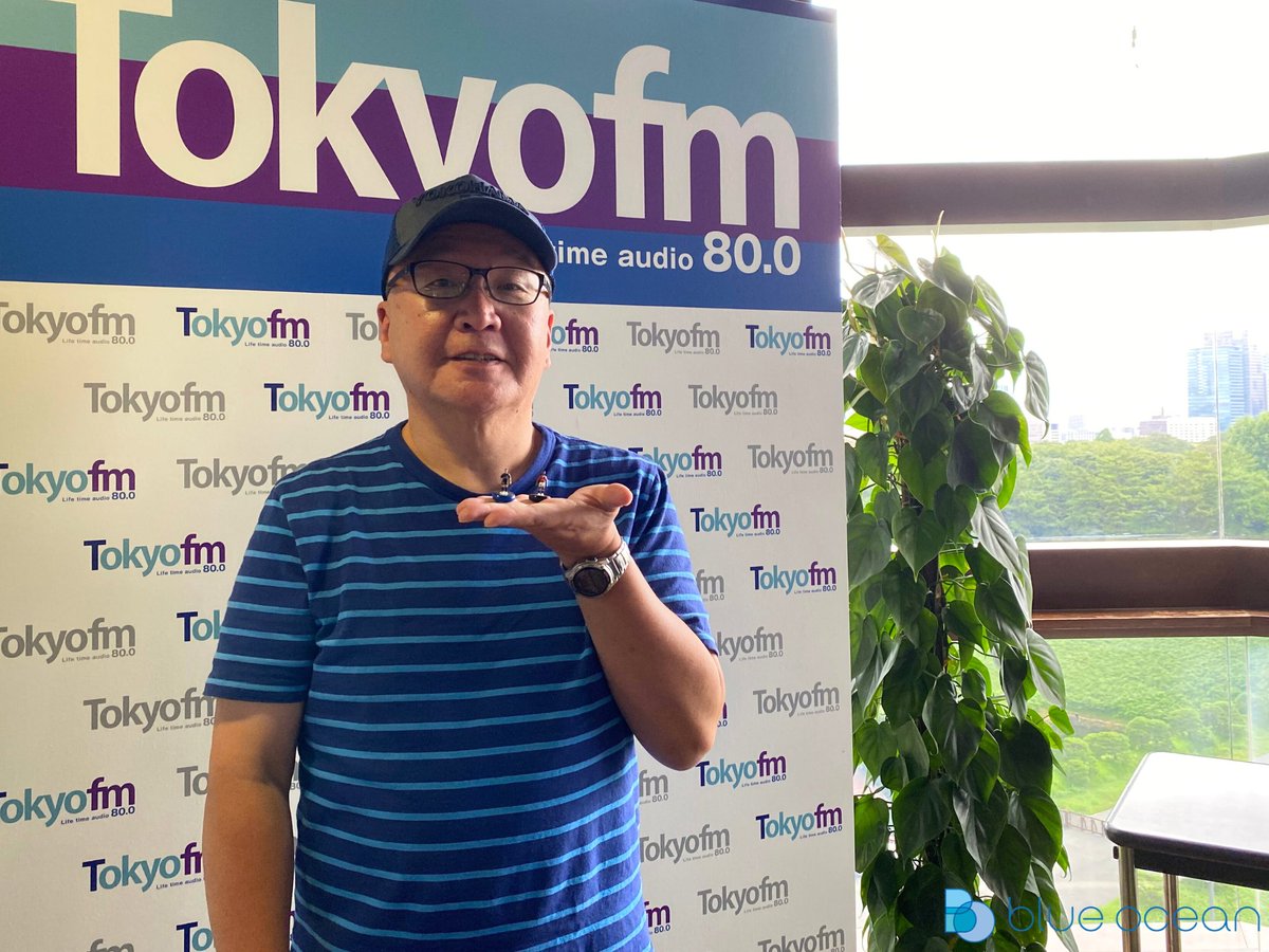 BlueOceanTFM's tweet photo. ここからは...🕙
知る人ぞ知るスポーツ、日本テーブルフットボール協会会長 鴻井さんをゲストにお迎えします‼️

テーブルフットボールの魅力に迫ります😊✨
おはじきサッカーの小さな選手とのお写真です📷

▽ #radiko の方はこちらから🤳
https://t.co/I6OAZGveUH

#TOKYOFM #BlueOcean💙 https://t.co/KzVkKq11MZ