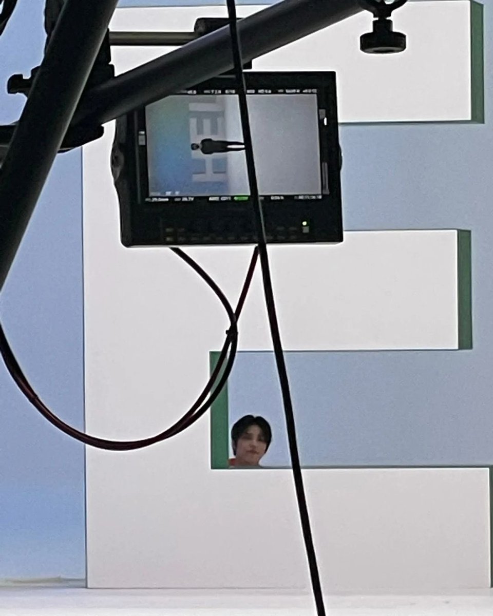 dreamingofwoo's tweet photo. timeless peek-a-woo from day 1 to day 1461 👀🧐🔍🐺🥹🍃 https://t.co/BQY1UYItJ2