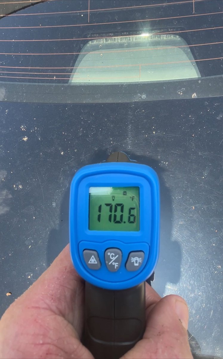 PhilSustainable's tweet photo. Shade makes NYC cooler, cars act like radiant ovens.
170F - black car in the sun
85F - grass in the shade
116F - sunny sidewalk 
90F - sidewalk in the shade of a tall building https://t.co/gh5NWAWoRM