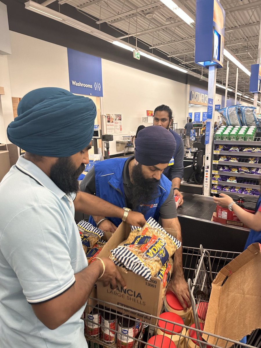 khalsaaidca's tweet image. We’re thrilled to share that our incredible Khalsa Aid #NorthBay team has successfully delivered essential food items to the local food bank, helping to support vulnerable community members. 

A HUGE thank you to our amazing volunteers and supporters for their unwavering