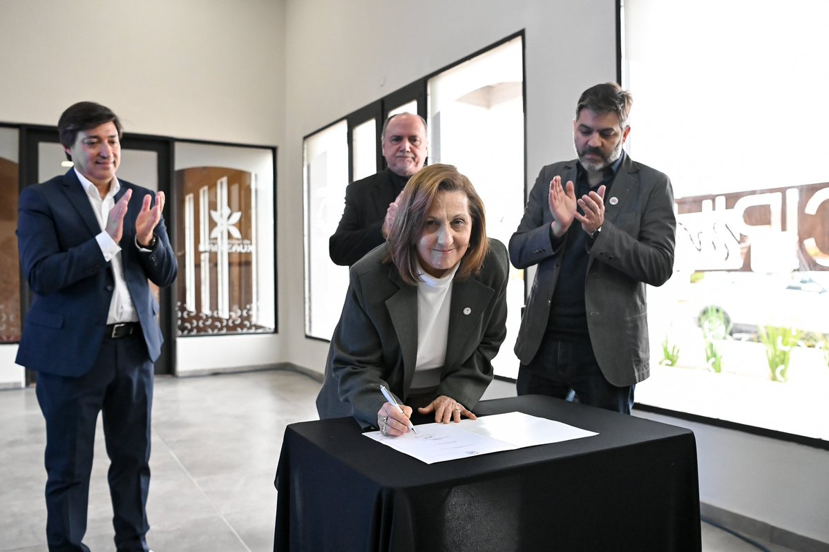 Carli Bianco tweet media