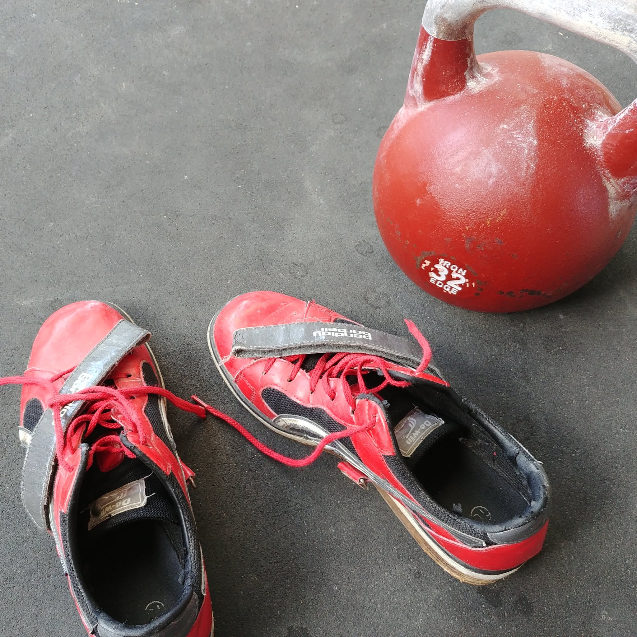 Nick Efthimiou on X These shoes are great for kettlebell lifting and general strength training but when it comes to heavy barbell lifts on your feet squats deadlifts the squishy sole is