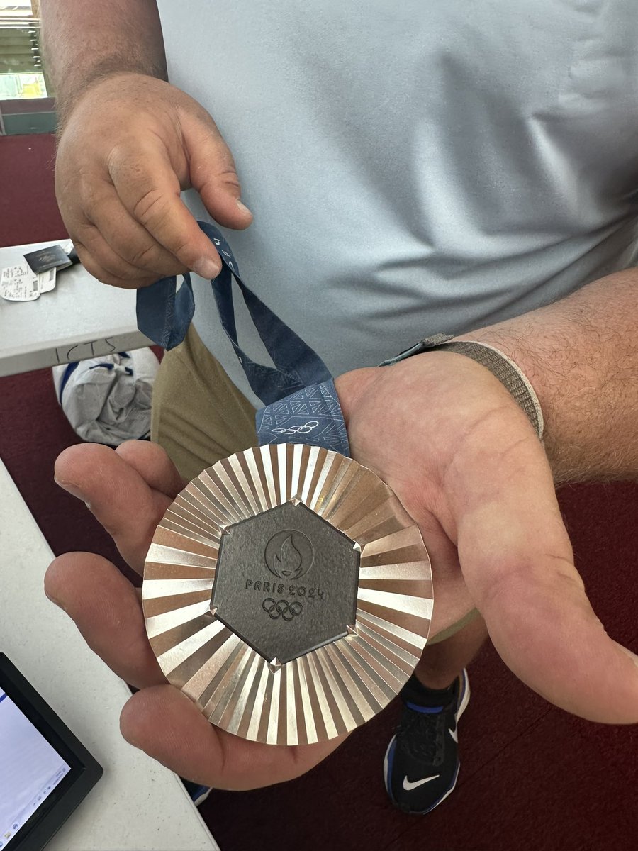 TEAM USA!!! 🇺🇸 As I was boarding my flight from Paris to Michigan today, I spotted American track and field athlete Joe Kovacs. He just won an Olympic Silver Medal in the shot put at #Paris2024.

He told me the back center piece of his medal is from the Eiffel Tower.