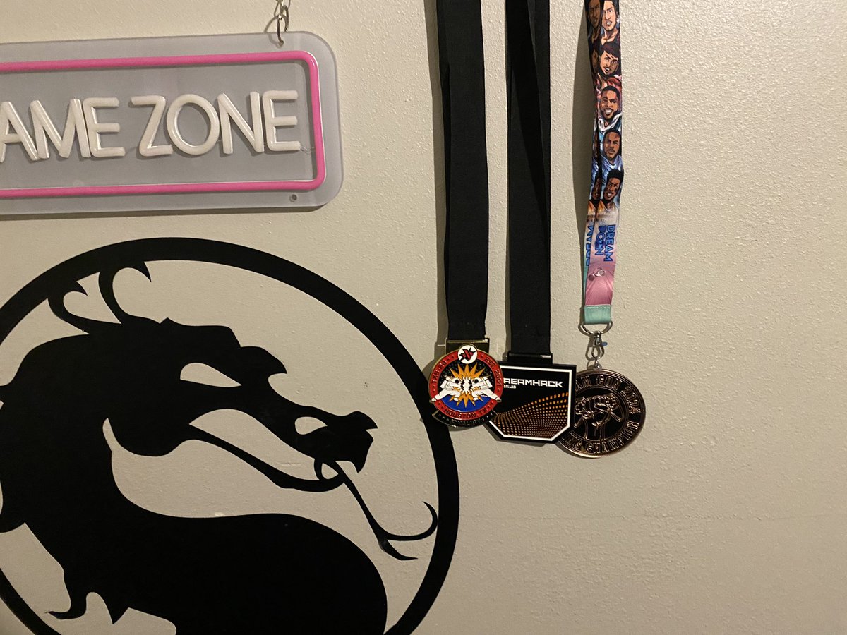 So far I got a medal from each offline I go to.
5th:TXSD
4th:Dreamhack
3rd:Dreamcon
Been an awesome journey and a big dream of mine fr, just gotta thank god, my family and friends and @REZgg_ for giving me a shot at this.I want this wall full in the future 💪🏾🙏🏾