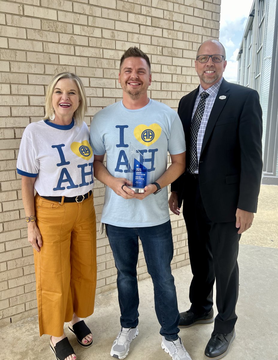 ESCRegion20's tweet photo. Help us to congratulate the 2025 ESC-20 Elementary Teacher of the Year- Kevin Criss, Alamo Heights Independent School District. Kevin will represent us proudly at the state-level competition. Special thanks to our platinum sponsors Centegix and Evolv Technolgies. https://t.co/xANmK2OLXj