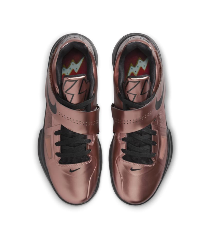 SOLELINKS's tweet photo. Official Images: Nike KD 4 ‘Christmas’ https://t.co/5Mhow6Ugny