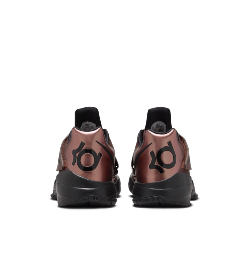 SOLELINKS's tweet photo. Official Images: Nike KD 4 ‘Christmas’ https://t.co/5Mhow6Ugny