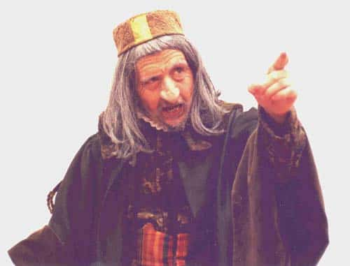 Theguy31371401's tweet photo. So if folks want to get angry; Who unleashed covid, Vax mandates &amp; lockdowns ? Who opened the gates for the suspiciously dangerous immigration waves ? Who devalued your income &amp; savings with huge inflation ? Who's arresting you for speaking out ? etc etc.
Muslims ? gtfo. https://t.co/HeRPRNATyo