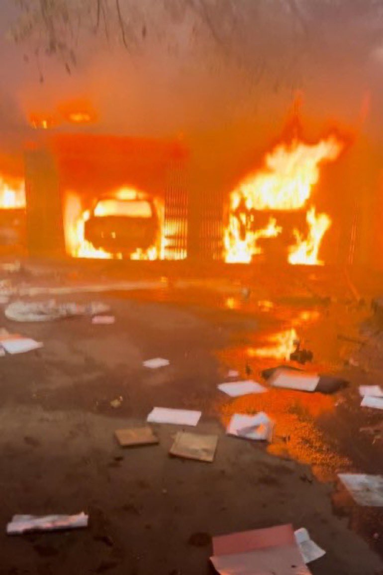 SaveHinduPost's tweet photo. Islamists have attacked the 140 year old house of the famous #Bangladeshi Hindu singer "Rahul Ananda".

The attack took place in Dhanmondi, #Dhaka.

#AllEyesOnBangladeshiHindus
#HindusUnderAttackInBangladesh
#SaveHindusInBangladesh
#SaveBangladeshiHindus
.
#SaveSanatan
#SaveHindu https://t.co/mr3pF1VmZy