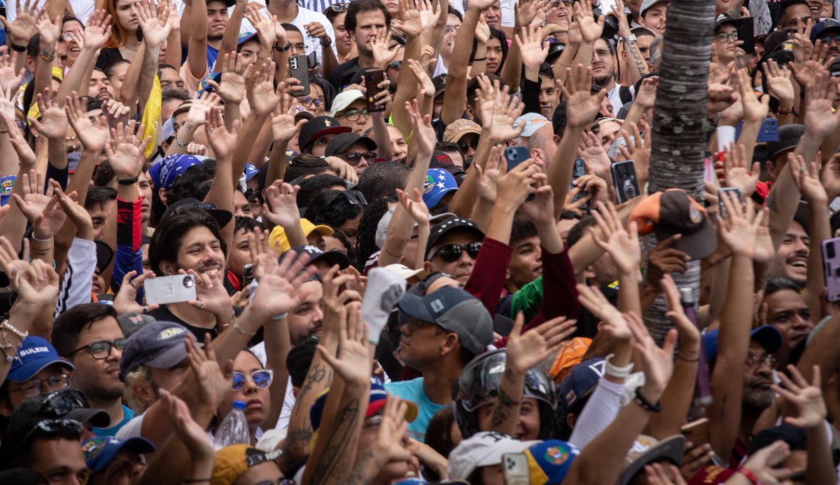 <a href="/EdmundoGU/">Edmundo González</a> Presidente electo de Venezuela, el Sr Edmundo González Urrutia:
"La soberanía reside intransferiblemente en el pueblo, quien la ejerce directamente en la forma prevista en esta Constitución y en la ley, e indirectamente, mediante el sufragio, por los órganos que ejercen el Poder