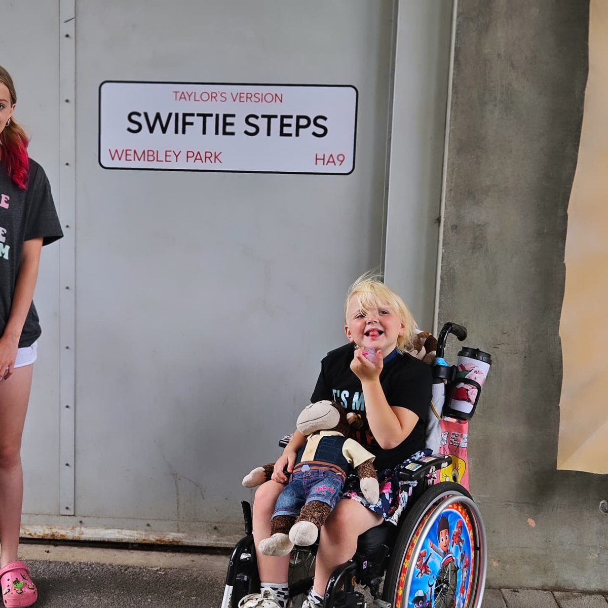 Dwsphotography's tweet image. @taylornatoin13 @taylorswift13 Please if you see this could you consider giving Tyler the 22 hat on August 17th. I belive she really deserves it and I hope you do too.