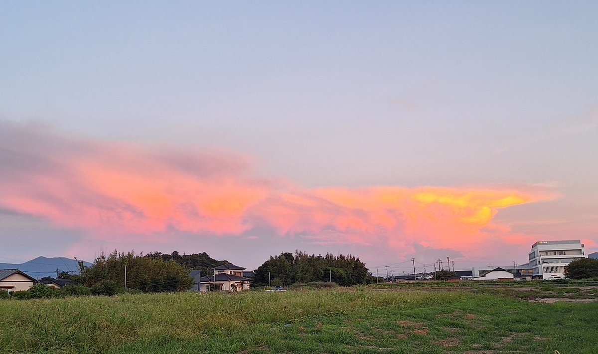 gaopiano323's tweet image. 昨日の茜雲
#あかね雲
#夕焼け
#南の空
#散歩
#おんがのおと