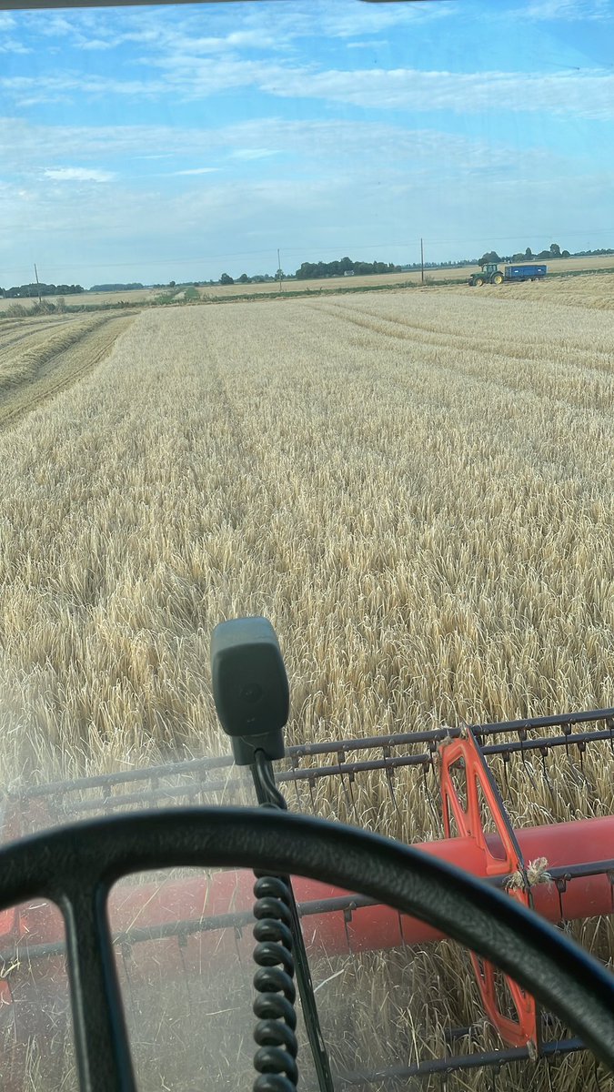 #agtwitter looking for your help , due to ill health of my usual chap I’m looking for either a corn carter or even better a combine driver - not interested in any hero’s just need a hand to get the harvest in safely - may also lead onto work in the autumn