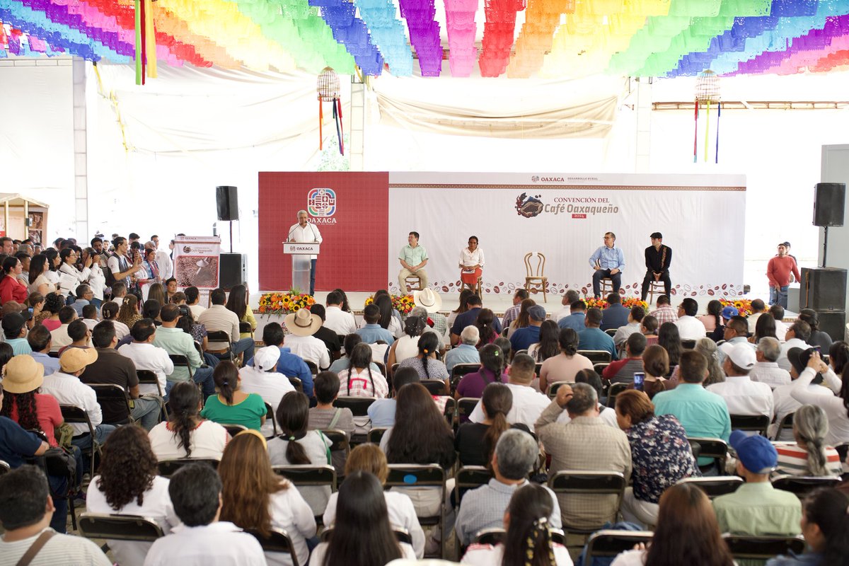 Con éxito se inauguró la Convención del Café Oaxaqueño 2024 con la presencia del subsecretario de <a href="/Agricultura_mex/">Secretaría de Agricultura y Desarrollo Rural</a> <a href="/victor_suarez/">Víctor Suárez 🇲🇽🇵🇸</a> y nuestro secretario, <a href="/LopezLeyvaV/">Víctor López Leyva</a> estamos impulsando políticas públicas en favor del pueblo.

En esta convención participan 350 cafeticultores de las