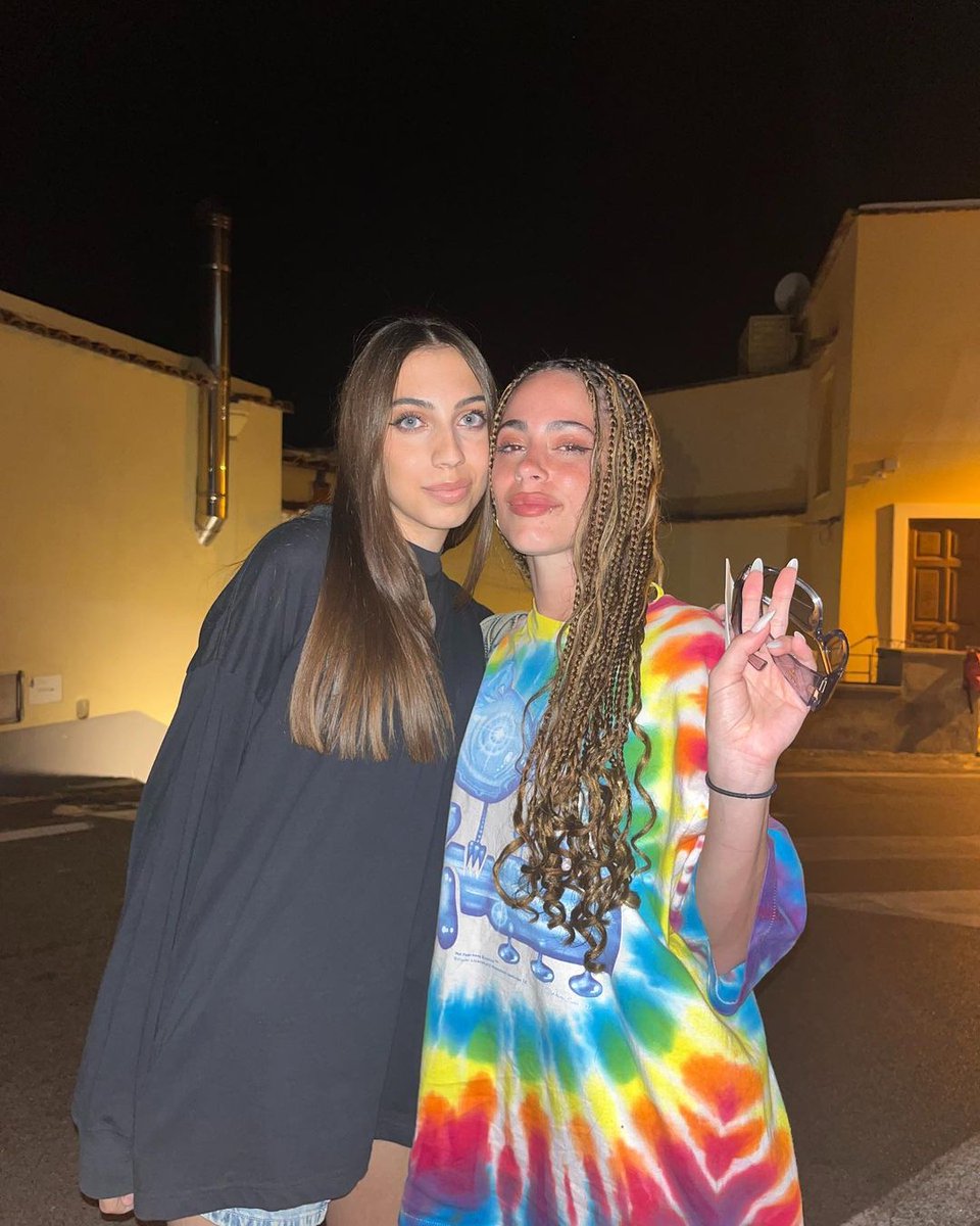 tininewsdaily's tweet photo. TINI con fans en Italia 🇮🇹 https://t.co/sRJ7aMXm8L