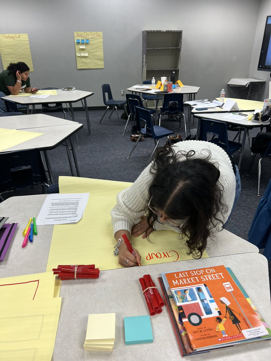 Great morning for Alief Content Summit Day! Teachers were engaged and excited about learning new strategies to teach vocabulary! <a href="/Kimberl87984025/">Kimberly Price</a> <a href="/TeraeHarris/">Terae Oubré Harris</a> <a href="/MartinezAM42/">A Martinez</a> 
#SettingtheStageforSuccess!
#LightsCameraLearn