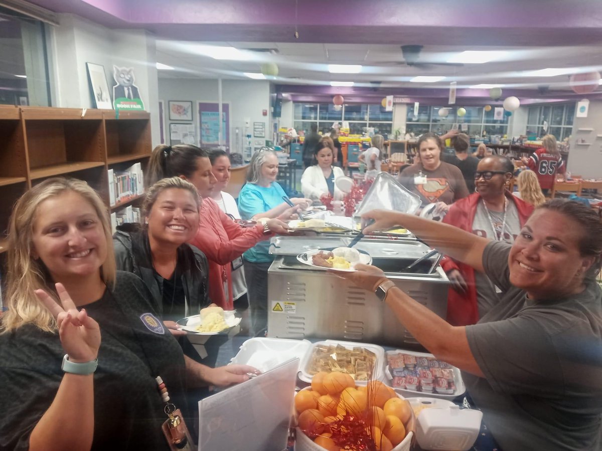 rjlCardinals's tweet image. It’s been a great week back to school- thank you to all our #CardinalCommunity sponsors! 🌈🤙🏽❤️