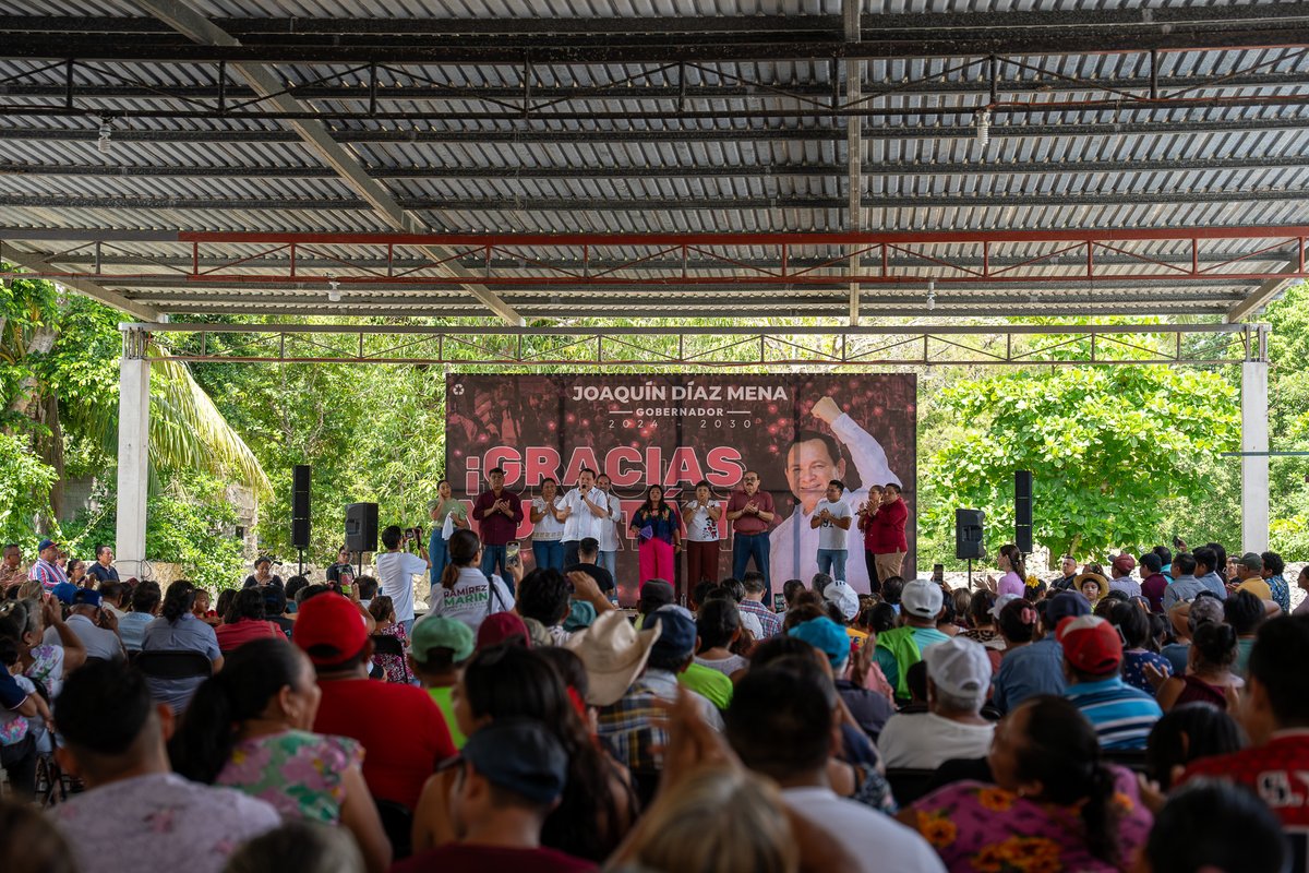 huachodiazmena's tweet photo. Regresamos a #Muxupip para darle las gracias a nuestra gente por soñar en grande y apoyarnos durante la campaña. Rubí Aké y un servidor trabajaremos para impulsar el bienestar y el desarrollo de nuestro querido pueblo y municipio, asegurando una vida digna para sus familias. https://t.co/Y9SFwqiBo9