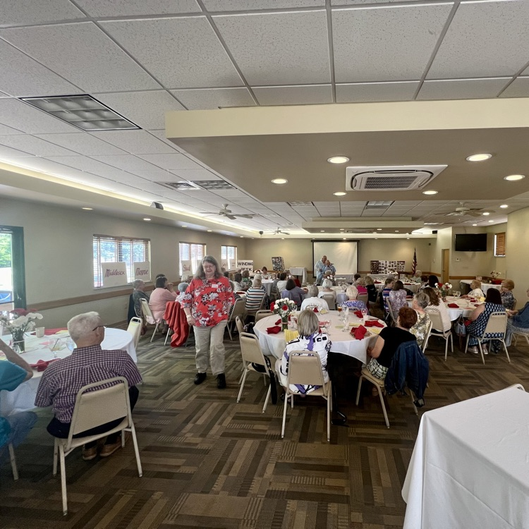 CVSDnews's tweet photo. ONCE AN EAGLE, ALWAYS AN EAGLE 🦅 // Once a year, some of our elementary retirees gather for a luncheon, where they catch up with one another, share memories, and listen to a guest speaker. This year, Dr. Megan Ward had the honor of serving as their keynote speaker. 

#CVproud https://t.co/M5FQpyG0Dg