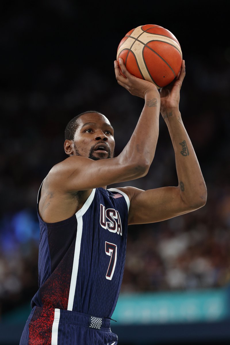 dariodigennaro's tweet photo. #Paris2024 

Kevin #Durant è diventato il miglior marcatore della storia statunitense alle olimpiadi 👏👏👏 https://t.co/uwxtKxuv5R