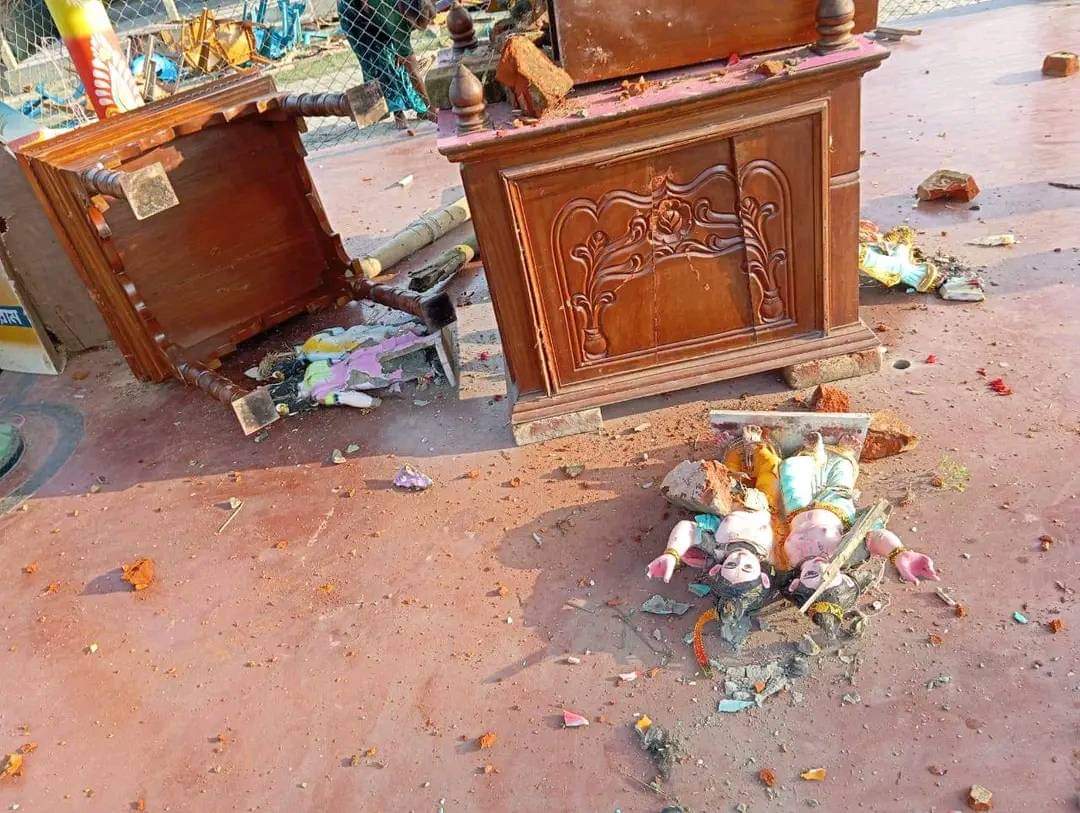Moumita310's tweet photo. See, what is actually happening with hindus of Bangladesh!!!!! Stop saying that we hindus are safe...please

these pics are from Panchagarh district, Debiganj Upazila

Main results

#SaveBangladeshiHindus https://t.co/UEvMObjXkw