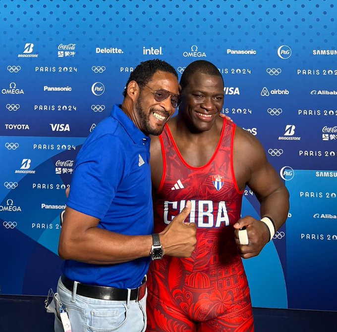 Javier Sotomayor 🤝  Mijaín López  "DOS LEYENDAS"...y son cubanos 📷#JuegosOlímpicos📷 #Paris2024📷