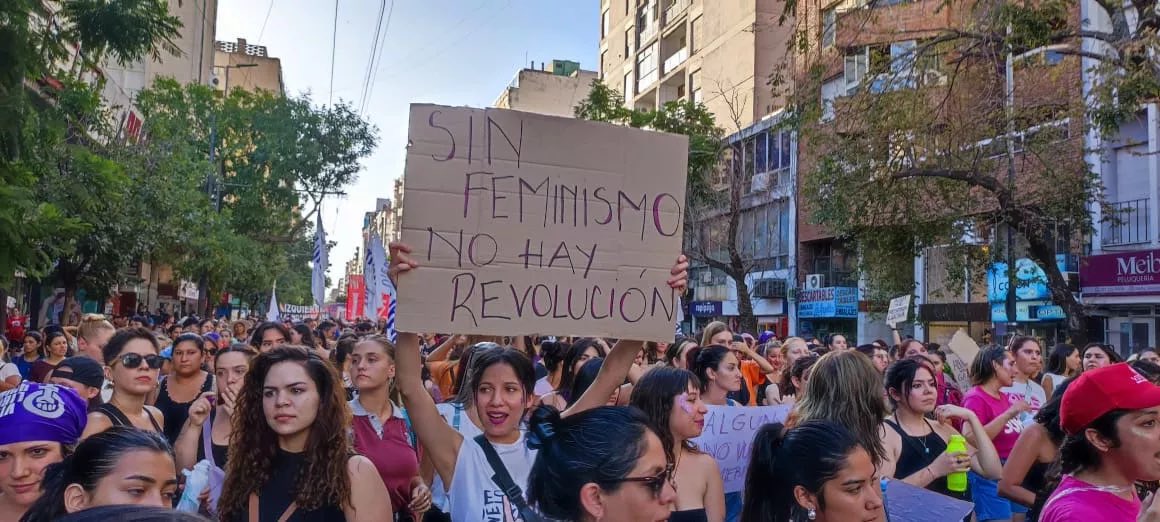 Basta de violentos en cargos públicos.

Solidaridad con las víctimas. 

Justicia.

La violencia de género existe, daña y mata.