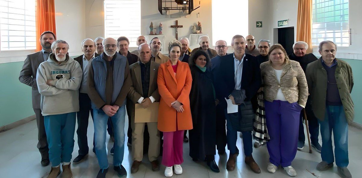 LuciaKlug's tweet photo. Esta gente no puede estar representando a nadie en la Cámara de Diputados, simplemente porque esta foto demuestra que no creen en la democracia https://t.co/57dIPWWx6B