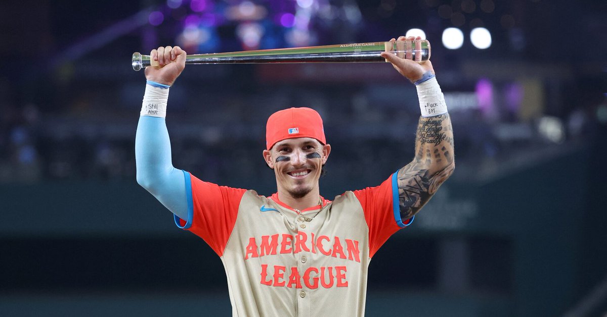 fuzzyfromyt's tweet photo. Jarren Duran is on pace for:

50+2B/15+3B/20+HR/35+SB
20+DRS/10+OAA

I have no idea how that's even real, but between him and Bobby Witt Jr, we are witnessing some of the greatest 5-tool seasons in the history of baseball https://t.co/dAIKHECPGj