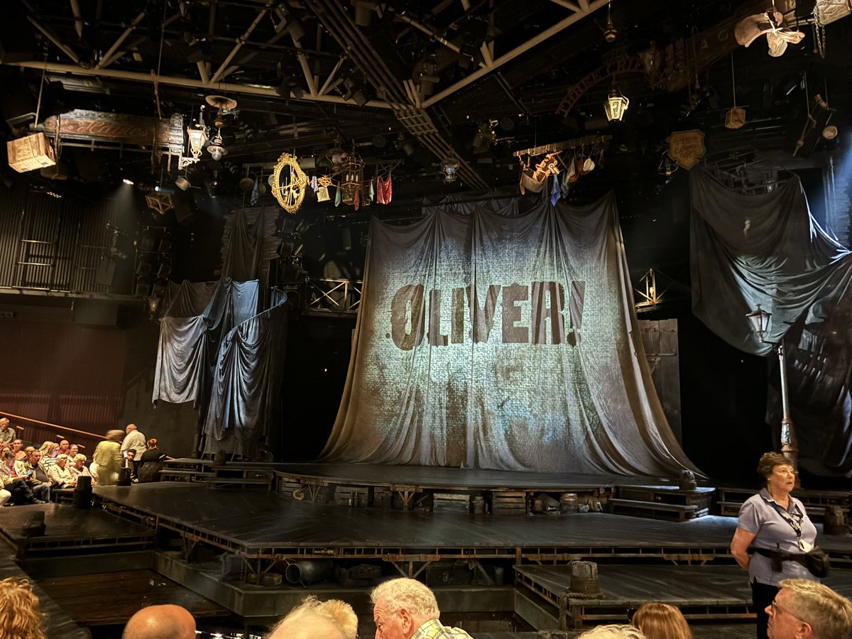 TheatreFlashba1's tweet photo. Absolutely EXCELLENT performance of Oliver! tonight from everyone @ChichesterFT Huge applause especially for Cian Eagle-Service as Oliver, @Shanay_Holmes and #SimonLipkin A wonderful production. https://t.co/DW303z3sSJ