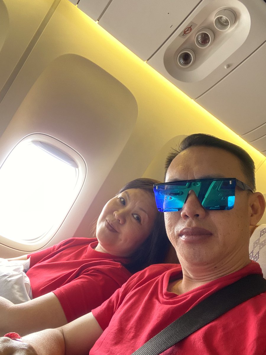 TimHortons21131's tweet photo. 💛七月初三💛 佛陀欢喜月
06 August 2024 
Happy Tuesday 
🍊🍍🧨🧧🪷

16:24 Boarding TG409
16:25 It’s My 💙133rd ✈️ 
TG409 Boeing 777-300er
Bangkok Thailand 🇹🇭 
Bounce for Singapore 🇸🇬 https://t.co/Qm88FPH47U