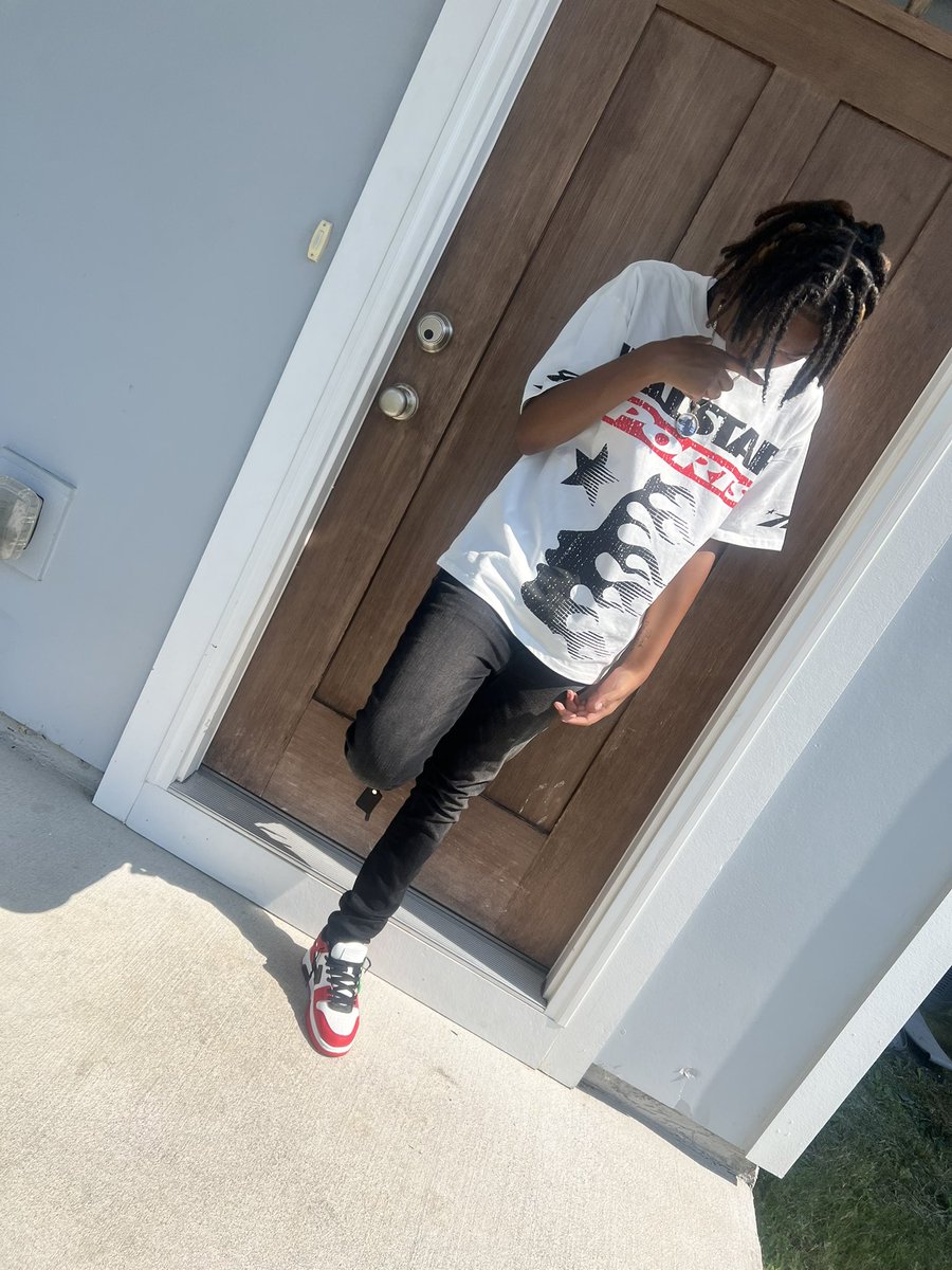 slumpyho3's tweet photo. #firstdayonmybirthday https://t.co/imUVSeioAe