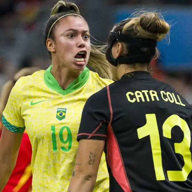 sboficial's tweet photo. Se for chorar, manda áudio! Jenni Hermoso, jogadora da Espanha, diminui a seleção brasileira após perder:

“Levamos quatro gols de uma equipe que, para mim, não joga futebol. Mas, no final, o que contam são os gols. Creio que foram falhas nossas. Não jogamos nosso futebol. Elas nos estudaram, sabem como nos machucar. Para mim, não é futebol. Não gosto desse futebol. Obviamente, elas ganharam minutos, te fazem perder tempo, e para elas, isso valeu. Elas estão na final, e nós vamos pelo bronze.” #Paris2024