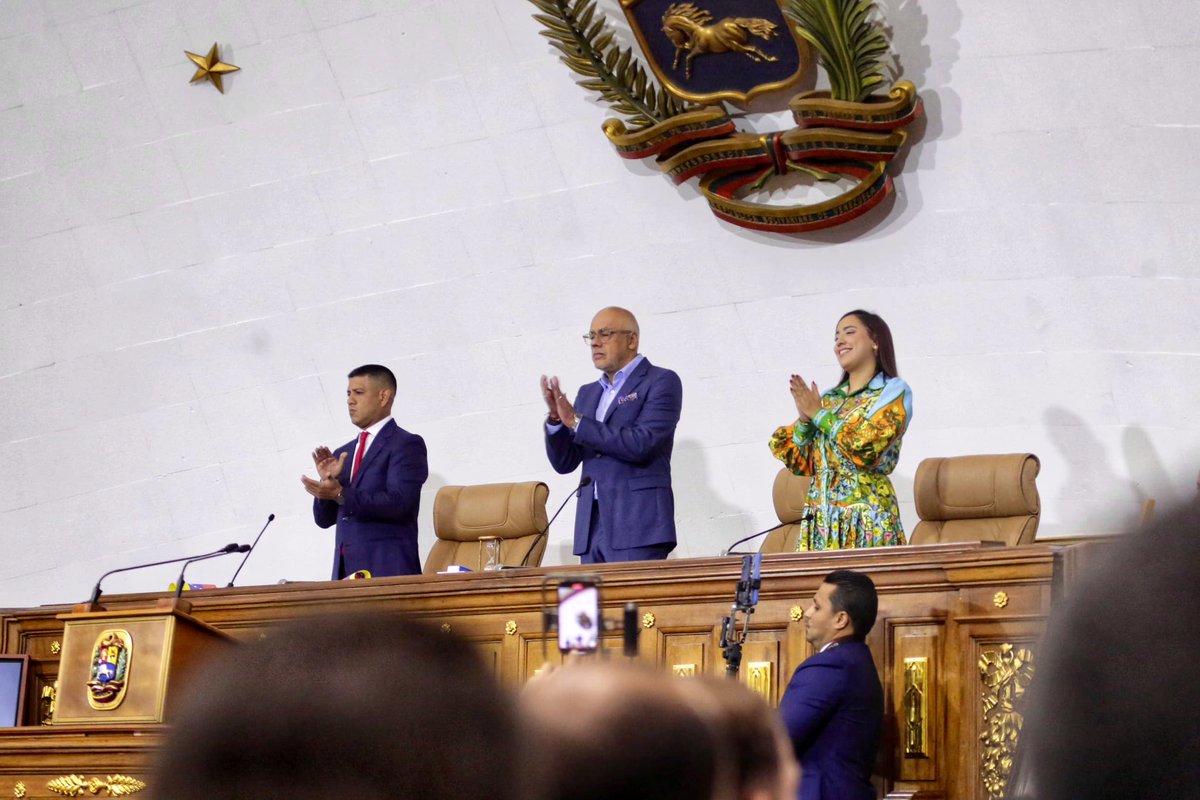 Manueljuventud2's tweet image. #6Ago ¡Orgullosos de nuestra historia!Desde la @Asamblea_Ven estuvimos en la sesión solemne para conmemorar el Bicentenario de la Batalla de Junín, un acontecimiento que selló el pacto independentista de nuestro continente #LoQueDigaNicolás #ChaoWhatsApp