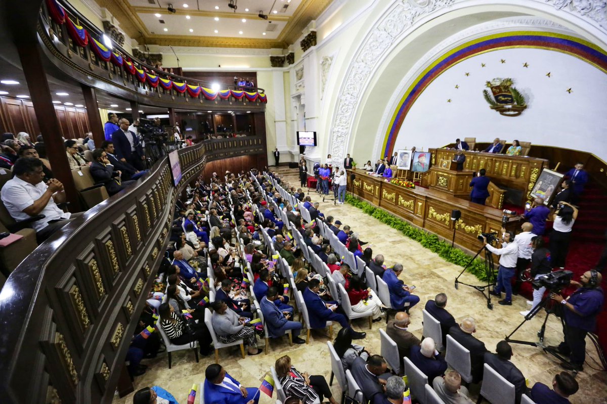 Manueljuventud2's tweet image. #6Ago ¡Orgullosos de nuestra historia!Desde la @Asamblea_Ven estuvimos en la sesión solemne para conmemorar el Bicentenario de la Batalla de Junín, un acontecimiento que selló el pacto independentista de nuestro continente #LoQueDigaNicolás #ChaoWhatsApp
