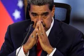 LodiceSimon's tweet photo. Última hora: Nicolás Maduro retira su embajador en Whatsaap y rompe relaciones diplomáticas. https://t.co/mSbYdyXguL
