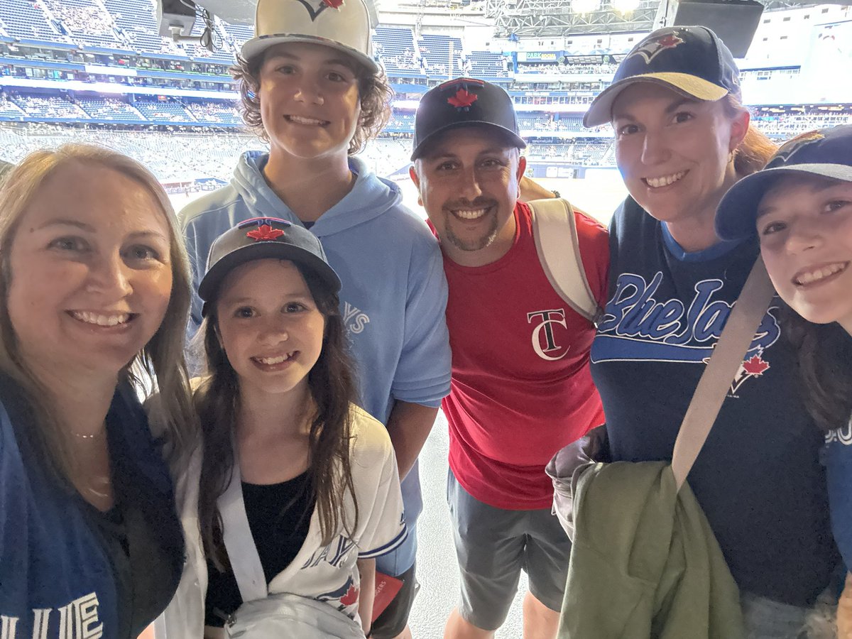 Jennjkogon's tweet photo. @BlueJays https://t.co/q2T2cuxSrX