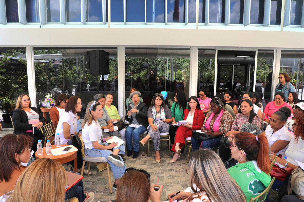 Asamblea con el equipo promotor nacional del Movimiento de Movimientos Josefa Joaquina Sánchez, para defender a nuestras hermanas víctimas de la violencia fascista y terrorista.

Abogamos por la Paz de Venezuela y respaldamos al  Pdte. <a href="/NicolasMaduro/">Nicolás Maduro</a> 💜🫶

#ChaoWhatsApp