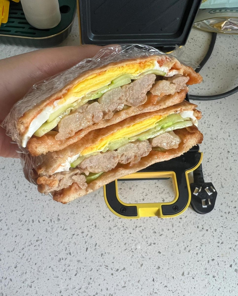 新鮮な食材をおいしいサンドイッチに組み立て、好きなソースやトッピングでグラデーションを豊かにします。🥪🥪